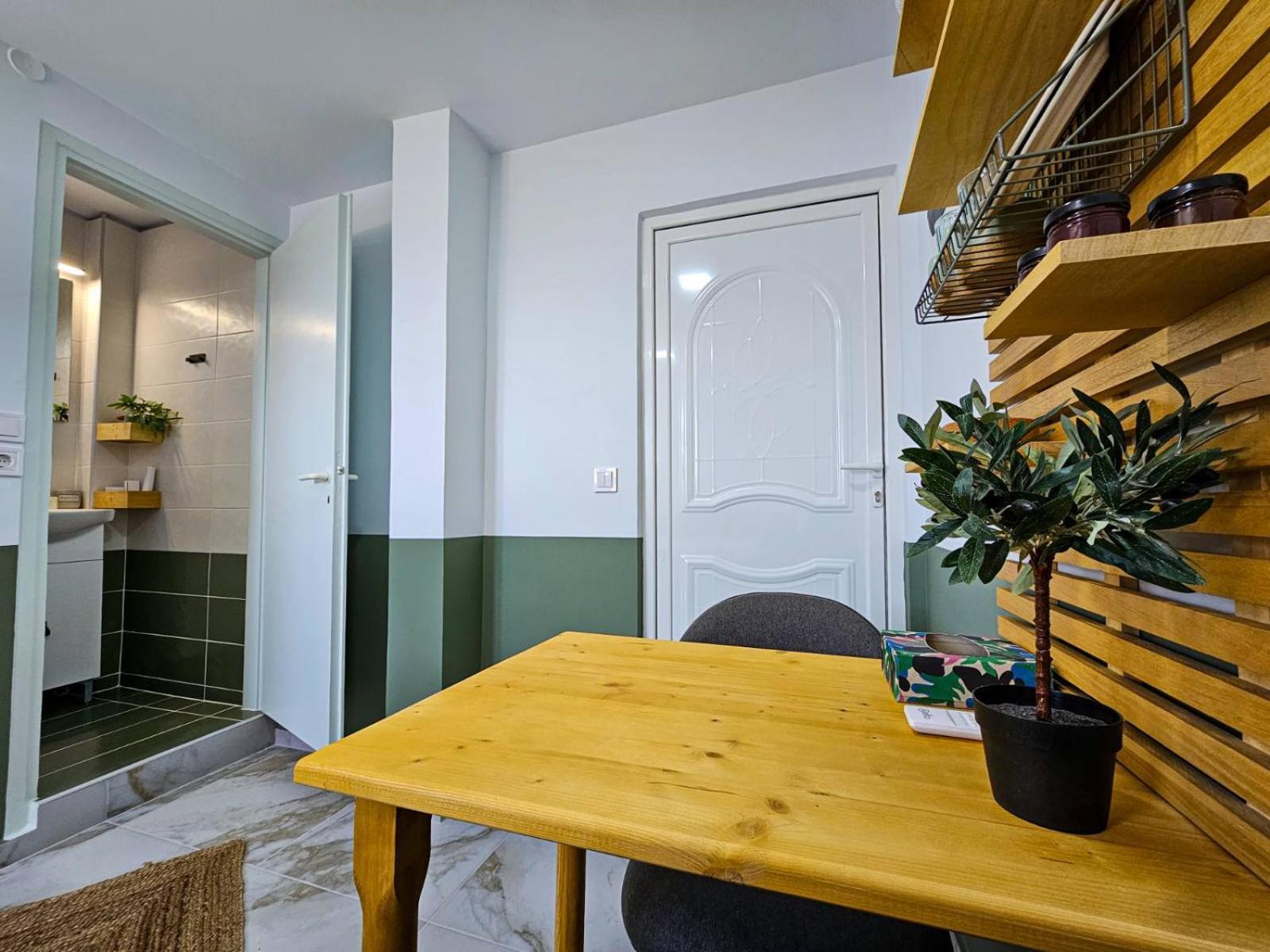 Μέντα 1 Apartment Kalamata Bagian luar foto